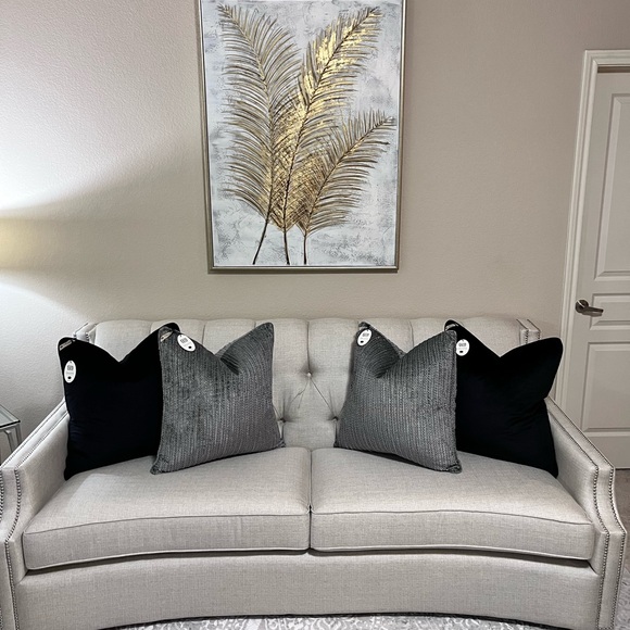 1-NWT CALLISTO HOME FUR/VELVET
DECORATIVE PILLOW (Read description for details) - Picture 8 of 17